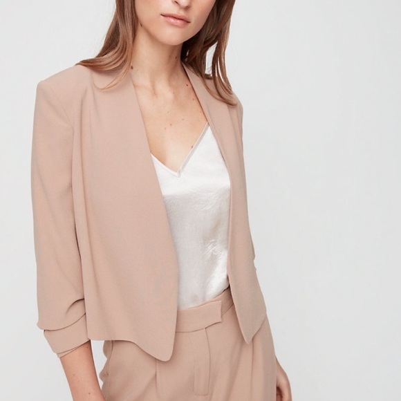 Aritzia Babaton Power Short Blazer in Pistachio Green - Picture 12 of 12